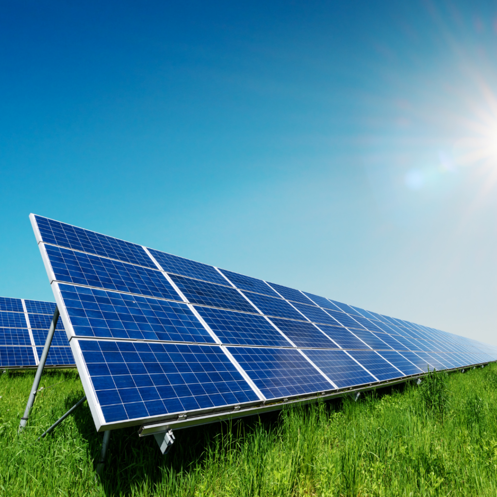 Aurinkoenergia talteen aurinkopaneeleilla